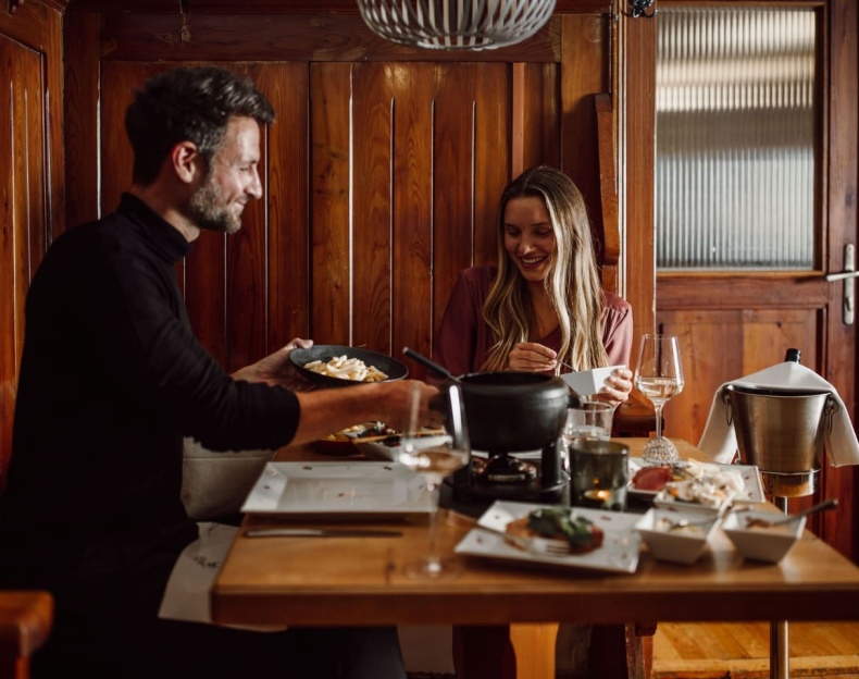 Romantisches Fondue-Dinner im Ennshof Restaurant mit Wein und Käse