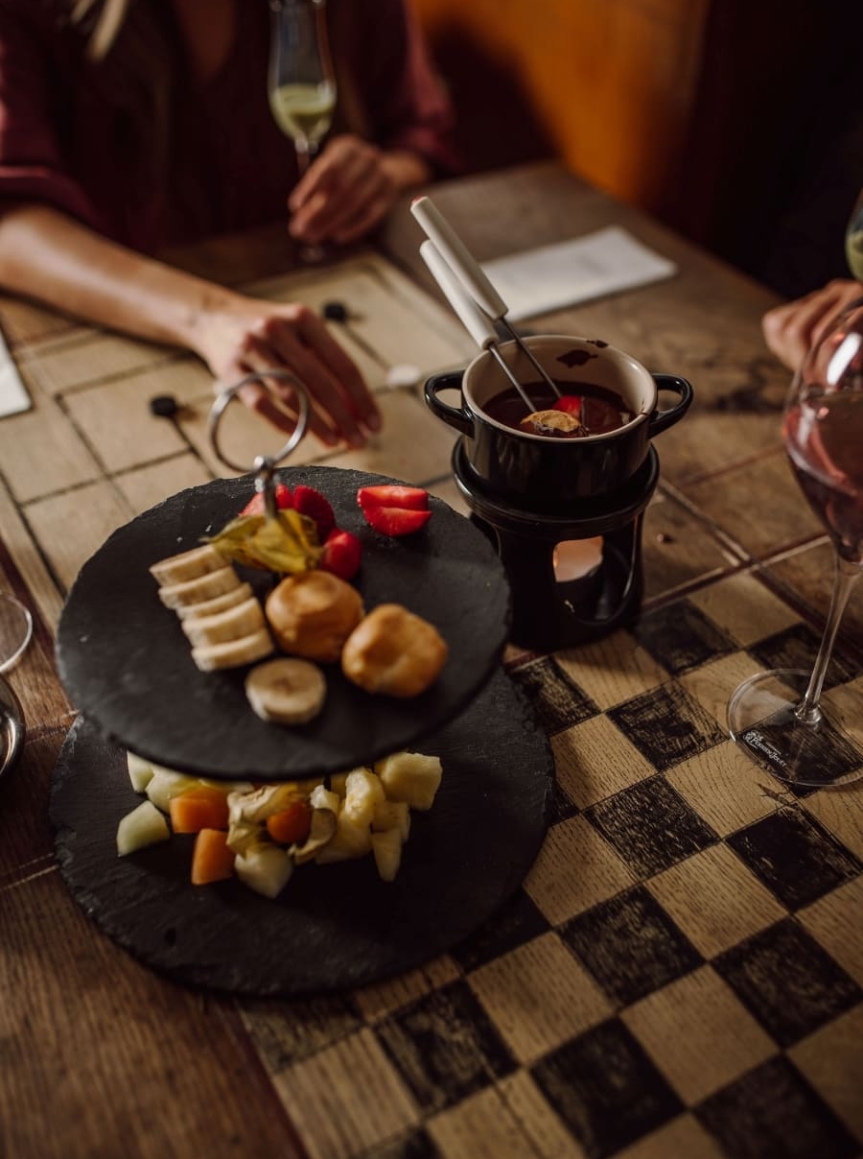 Schokoladenfondue mit frischem Obst im Ennshof – süßes Highlight beim Dinner