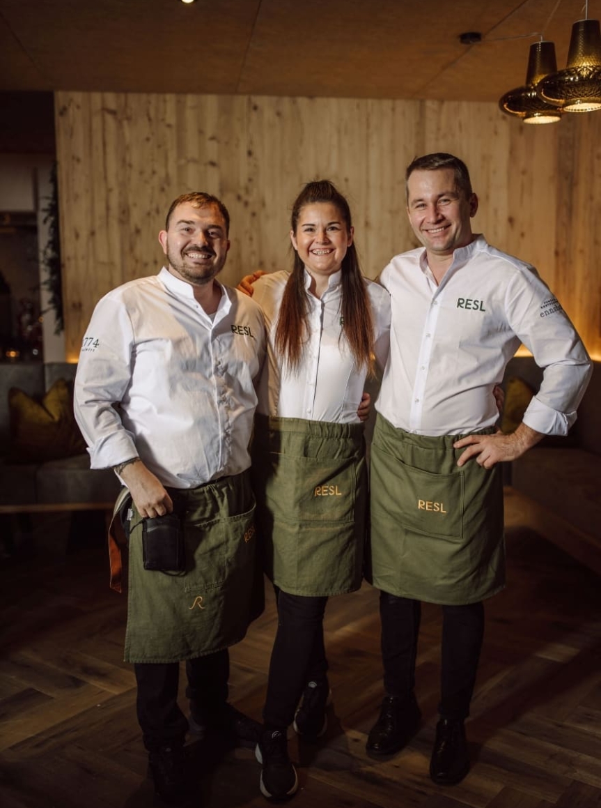 Resl Resort Team 