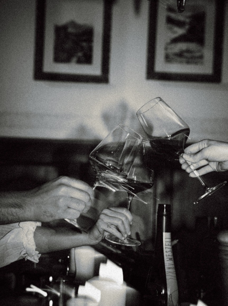 Stilvolles Anstoßen im Fonduerestaurant Ennshof in Flachau