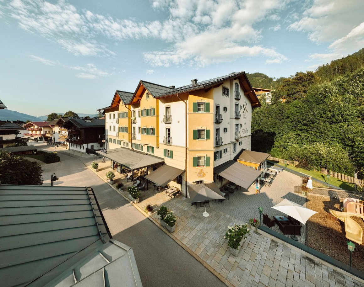 Resl Resort in einer malerischen Berglandschaft Flachaus