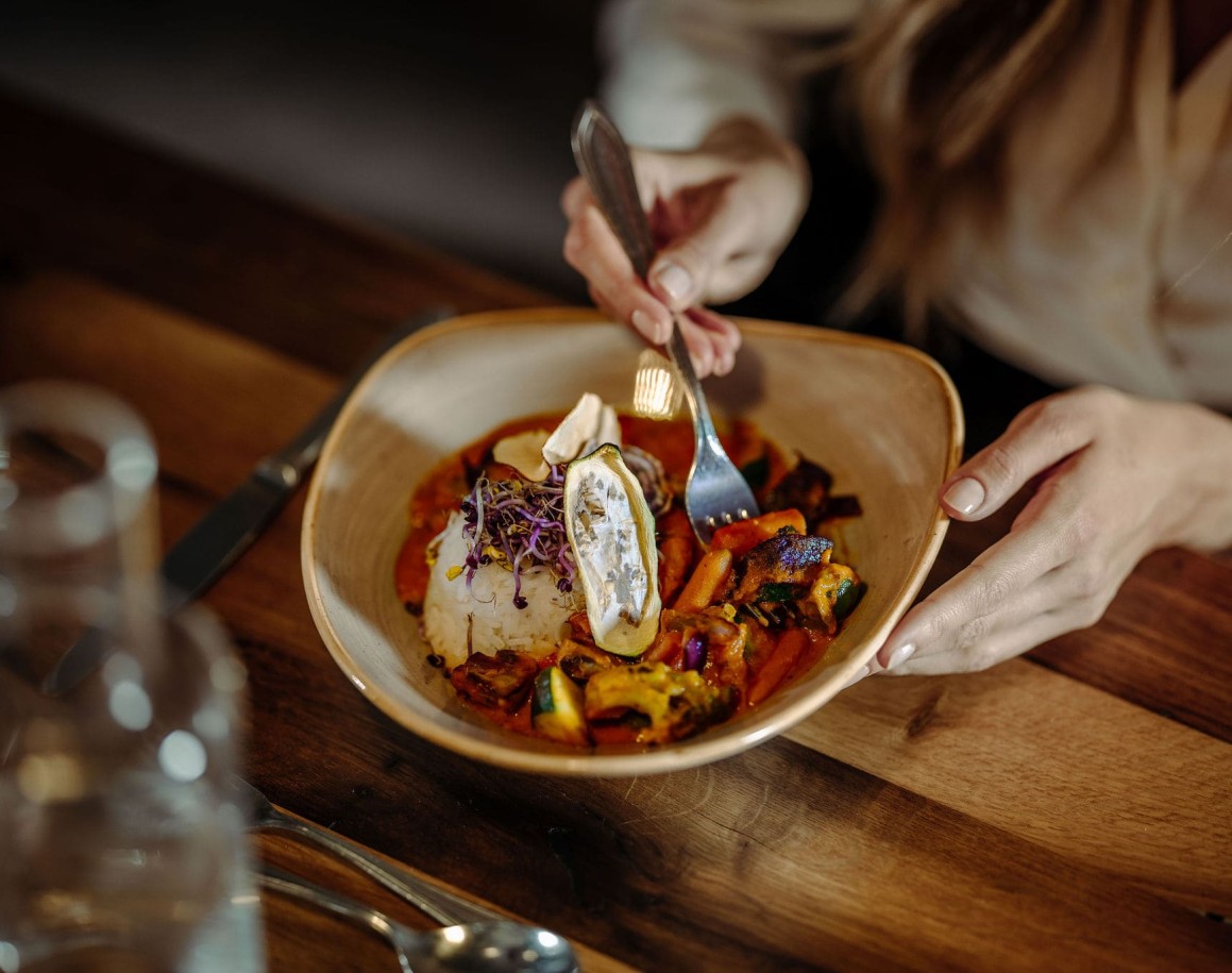 Warmes Gericht im Restaurant 1774